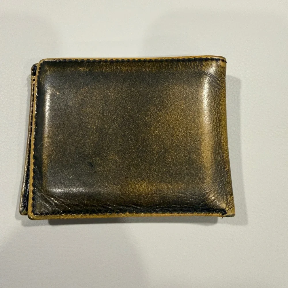 Fossil Men's Distressed Brown Leather Wallet - Picture 2 of 5